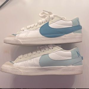 BRAND NEW Nike tennis shoes size 7 women’s